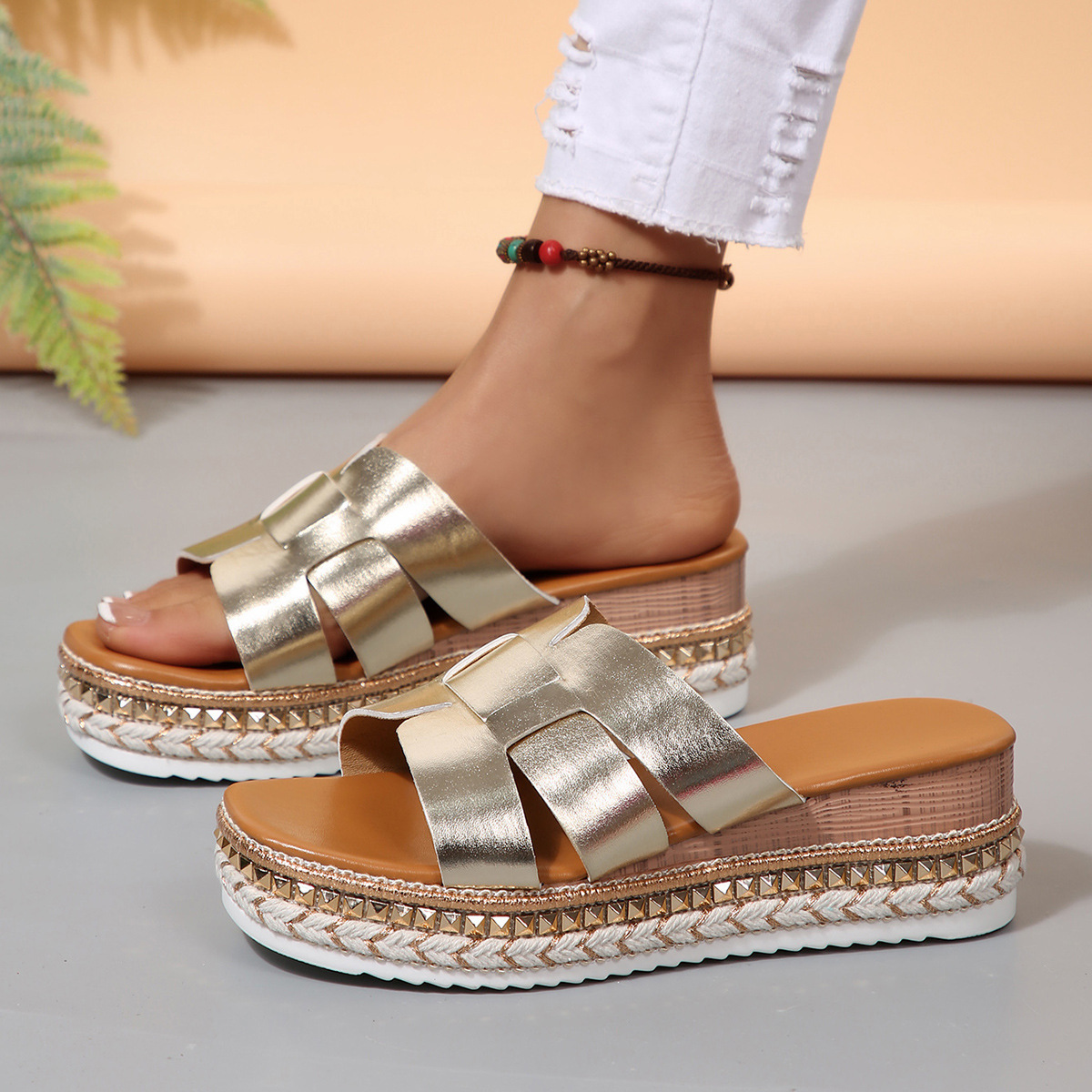 📢🔥Women's new summer wedge slippers