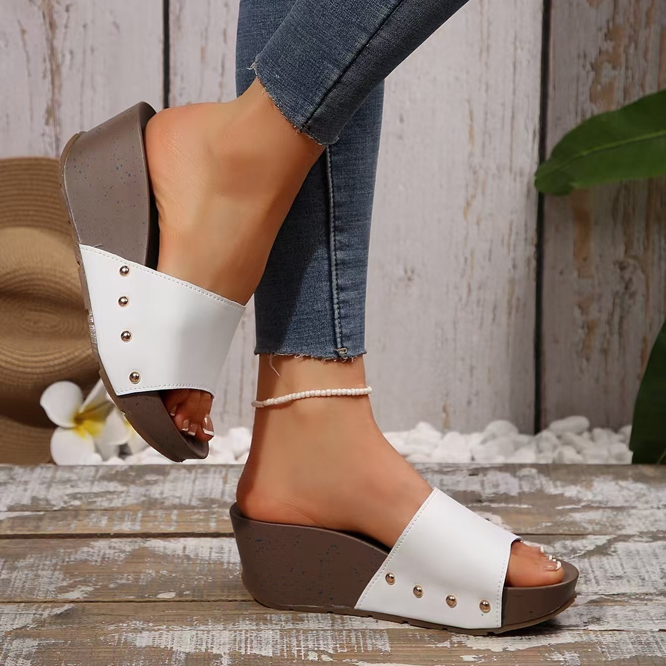 Ladies summer thick-soled wedge slippers