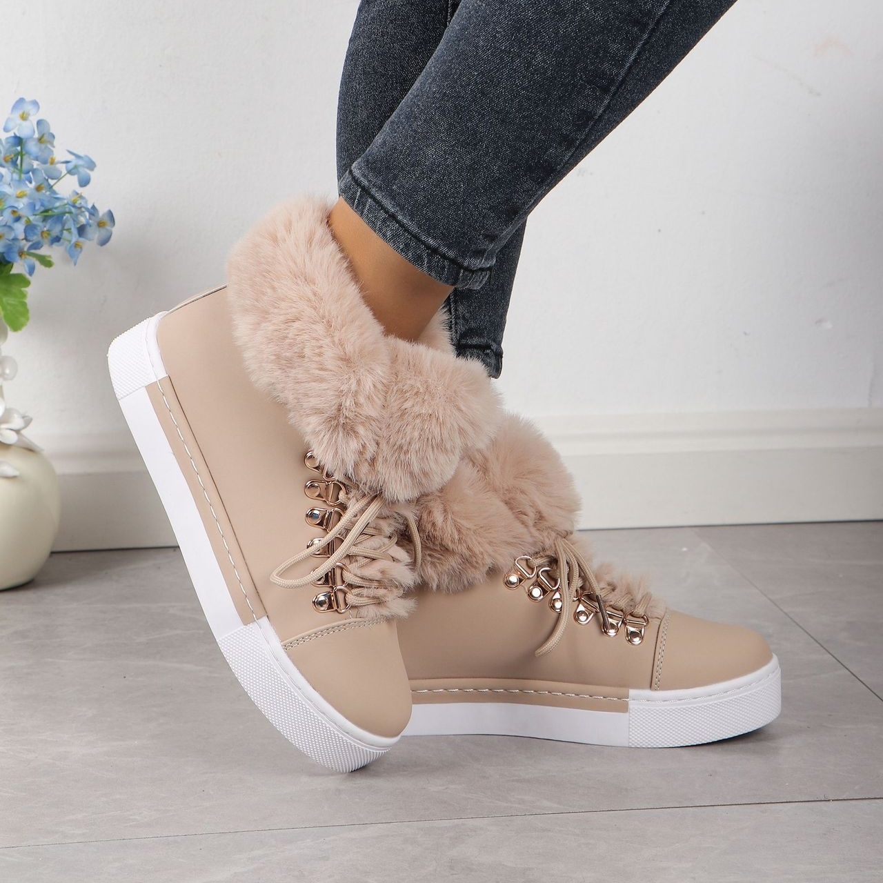 Women's winter thick wool lace-up warm boots