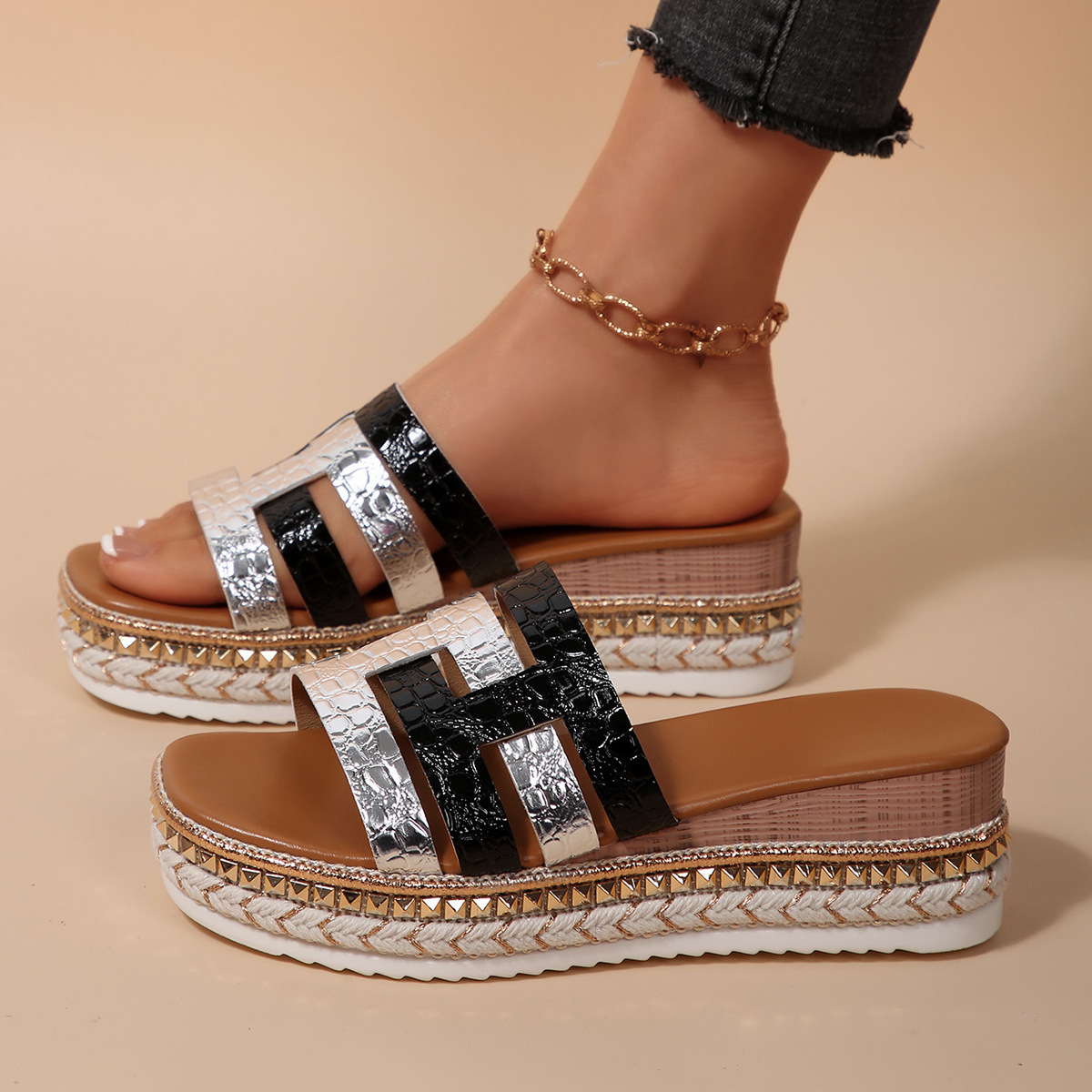 📢🔥Women's new summer wedge slippers