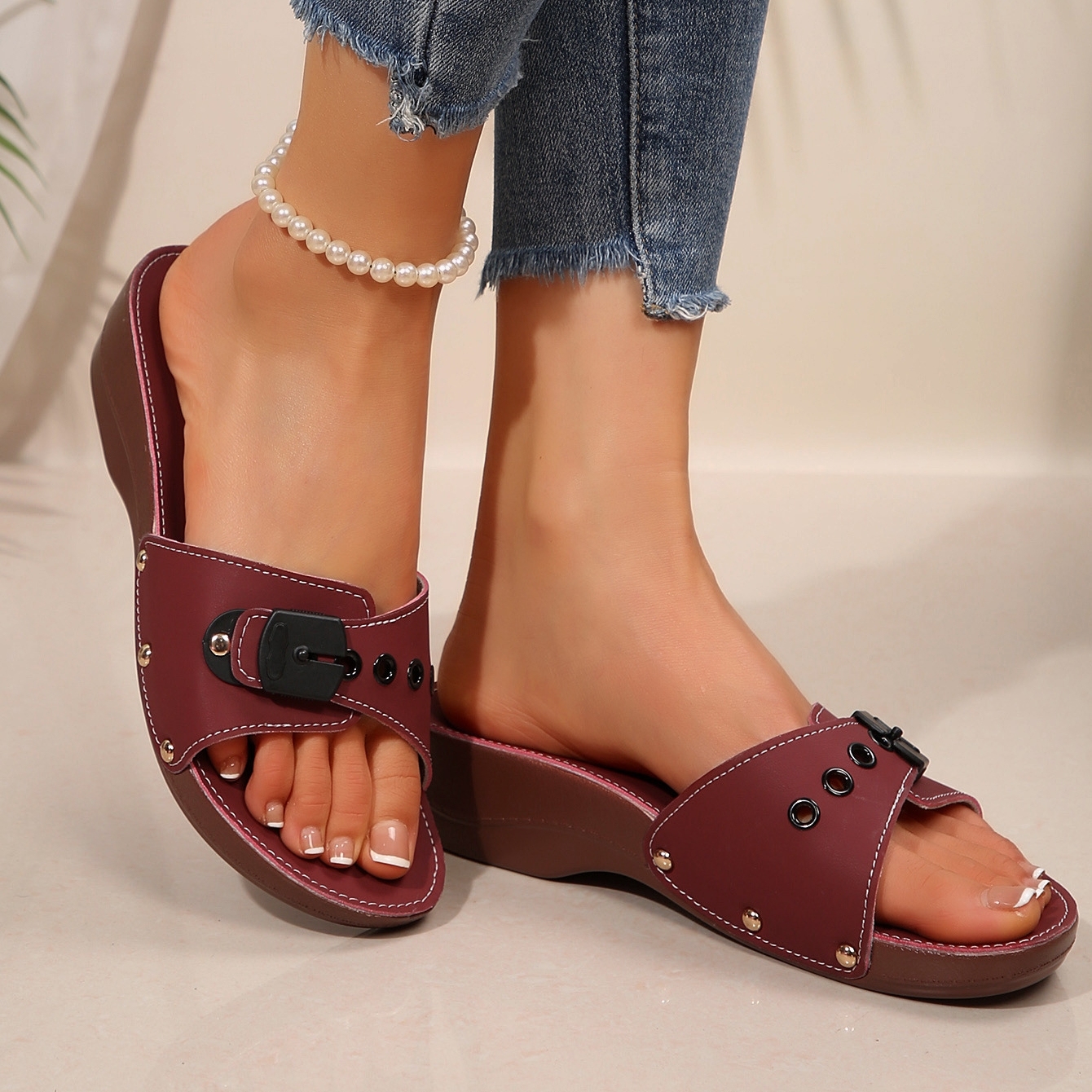 🔥Women's thick-soled non-slip wedge slippers