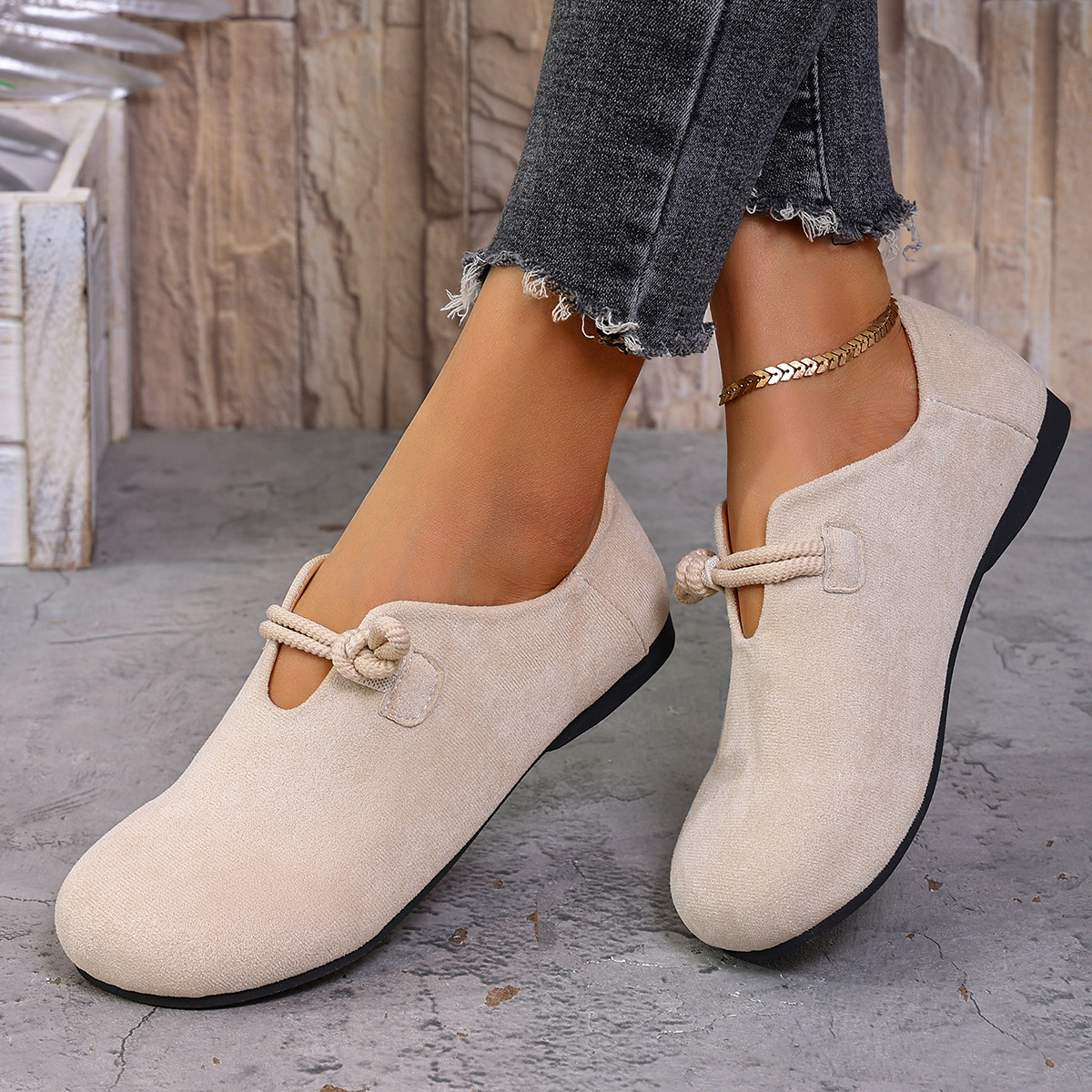 Women's solid color flat work shoes