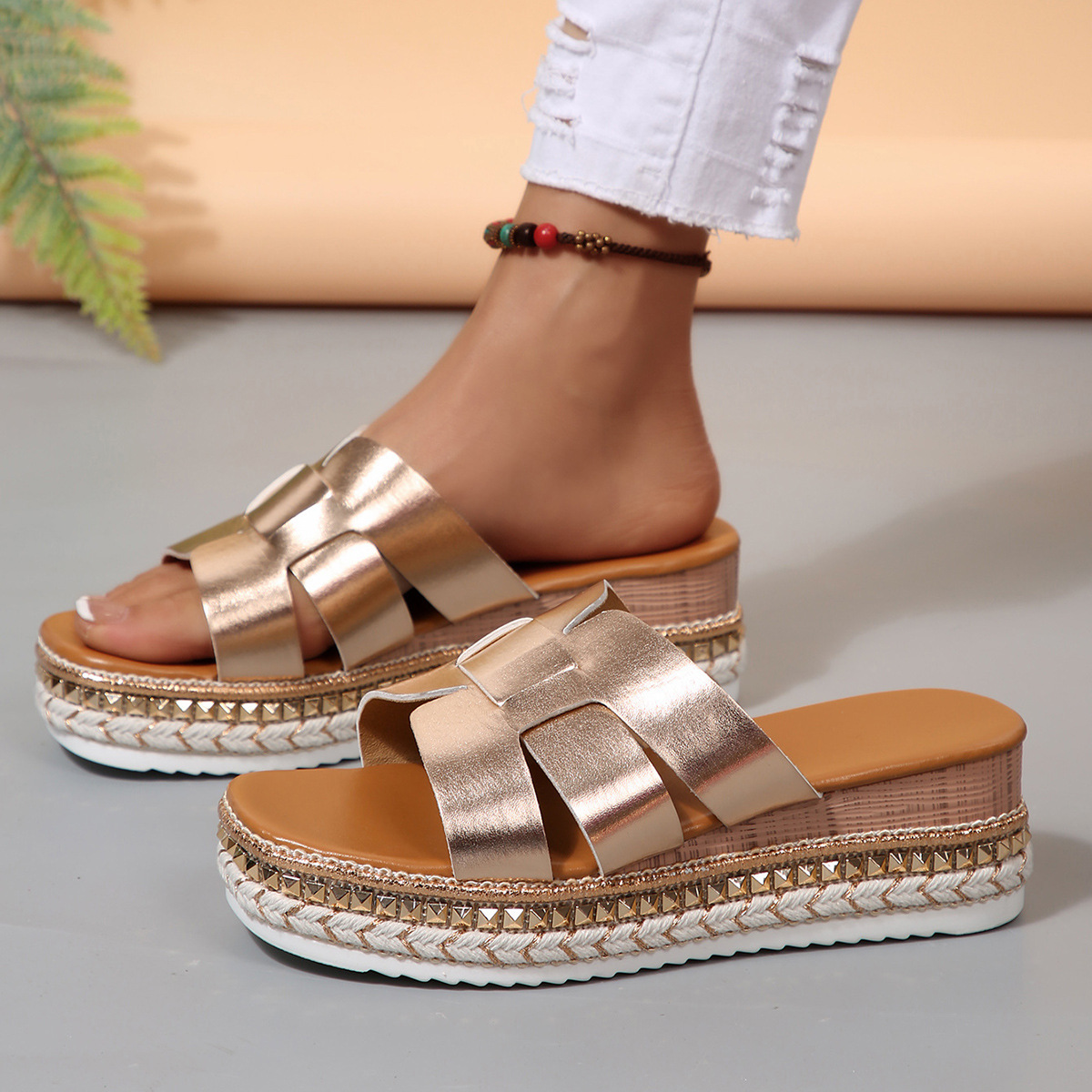 📢🔥Women's new summer wedge slippers
