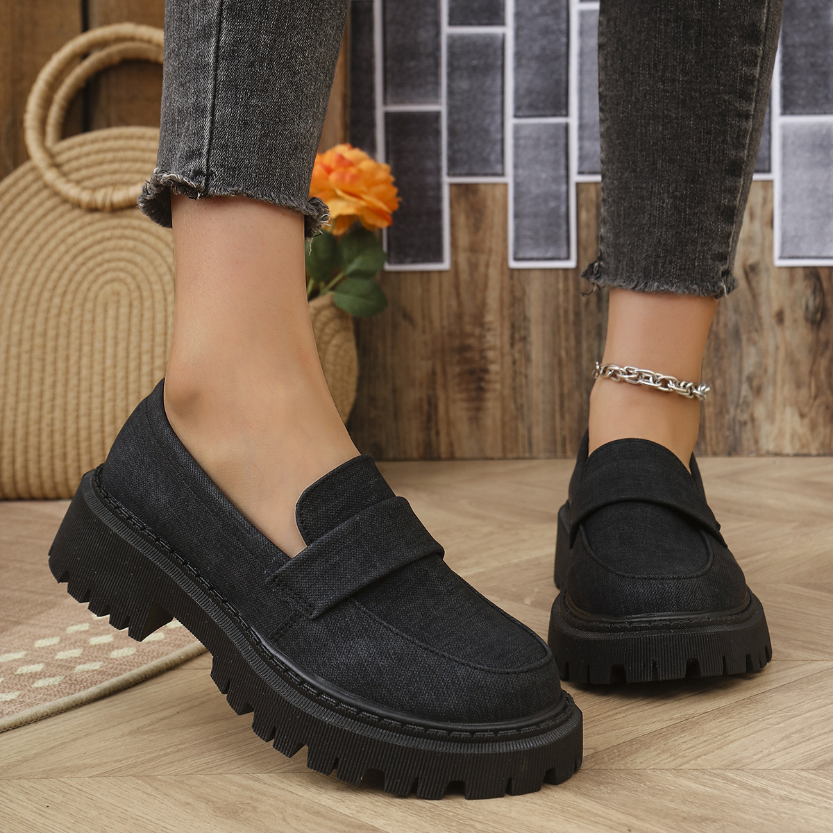 Women's thick-soled comfortable slip-on loafers