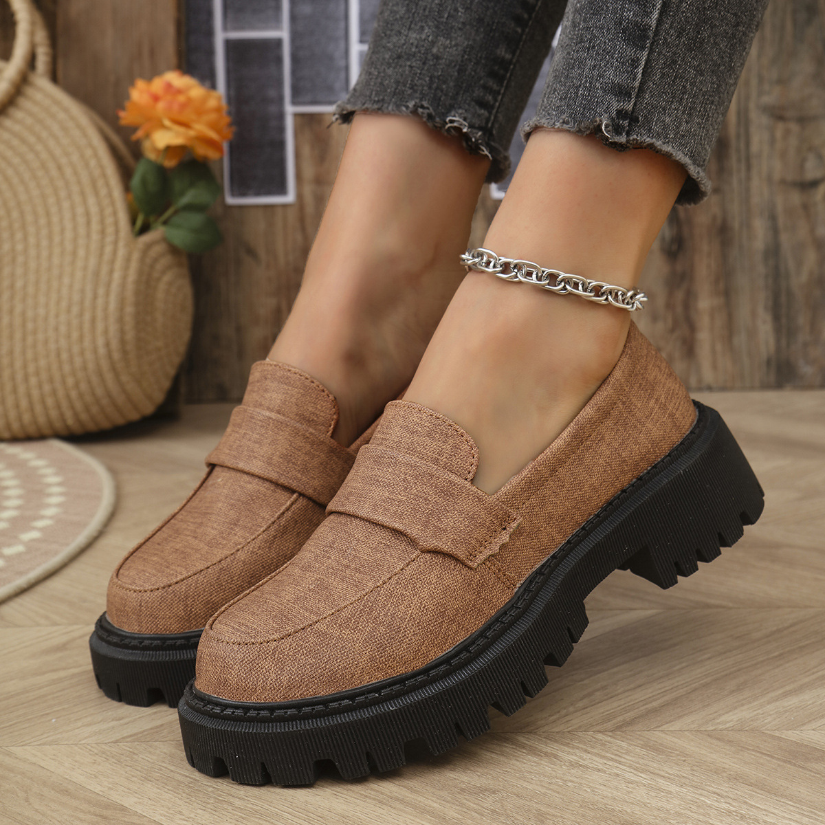 Women's thick-soled comfortable slip-on loafers