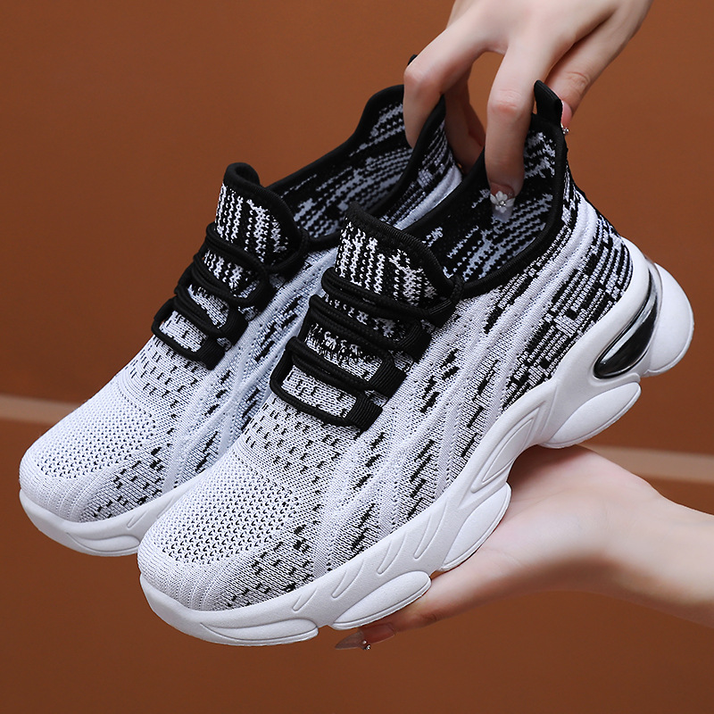 Women's lightweight, breathable, soft-soled and comfortable sneakers