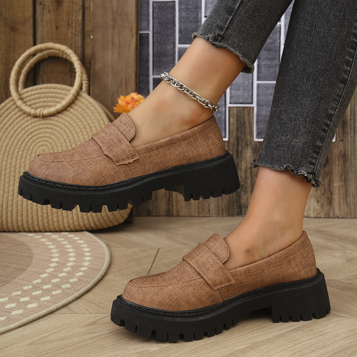 Women's thick-soled comfortable slip-on loafers