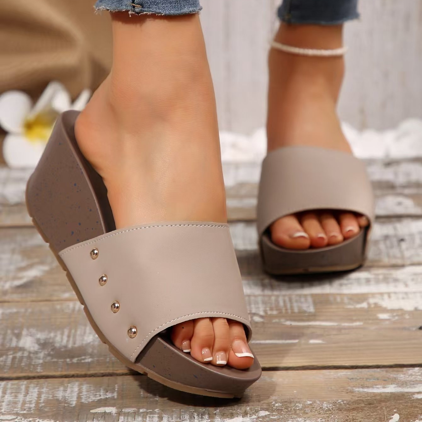 Ladies summer thick-soled wedge slippers