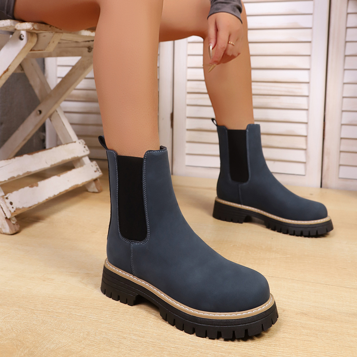 Women's platform round-toe slip-on ankle boots