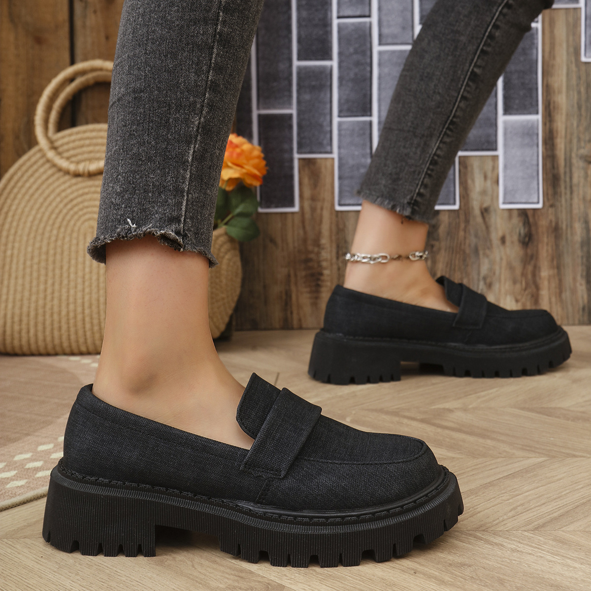 Women's thick-soled comfortable slip-on loafers