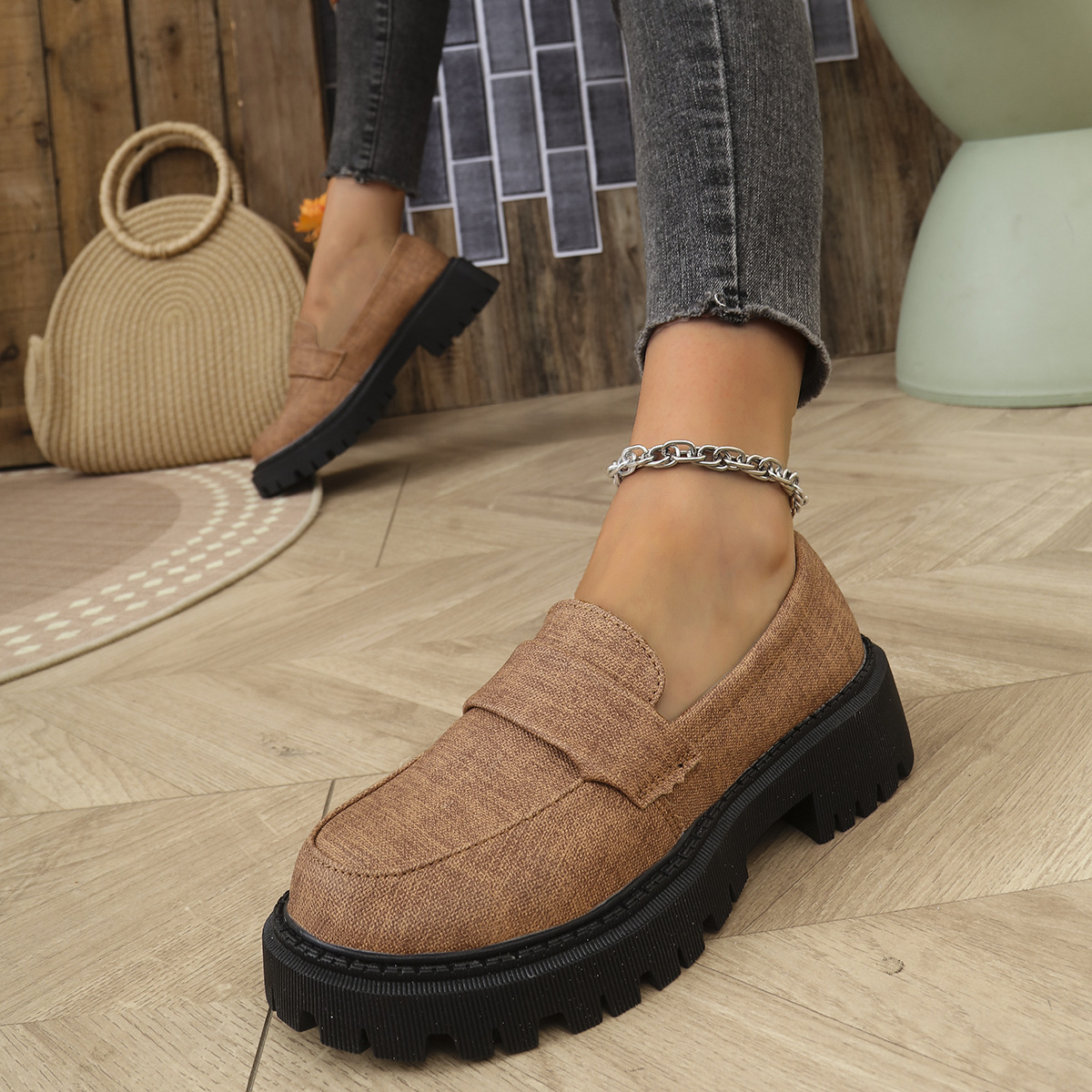 Women's thick-soled comfortable slip-on loafers
