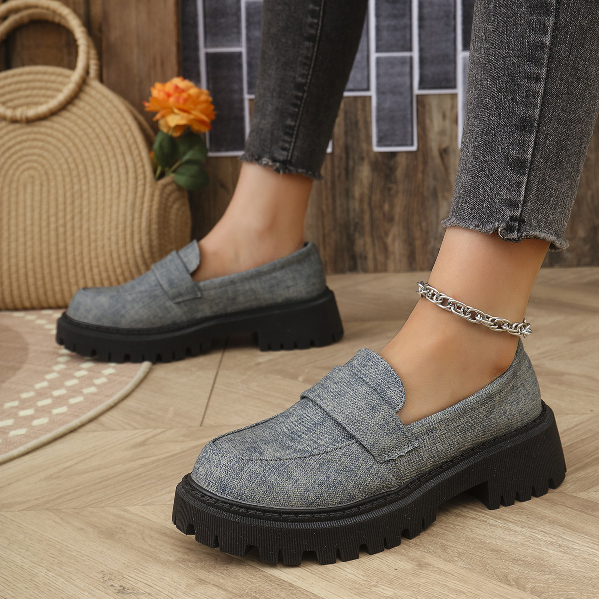 Women's thick-soled comfortable slip-on loafers