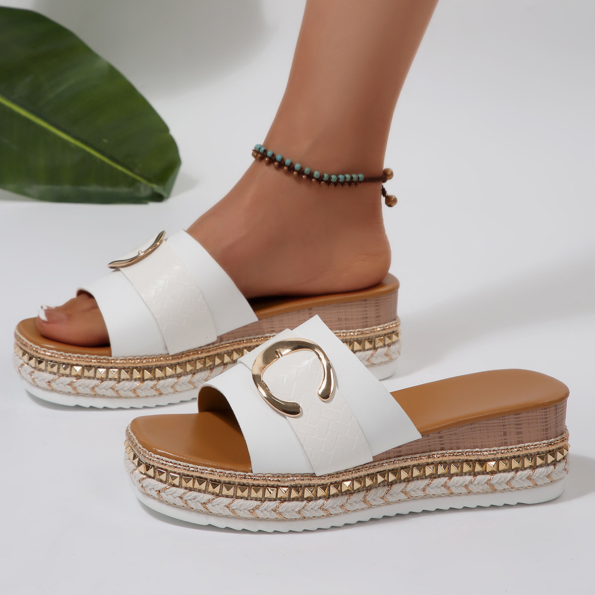 📢🔥Women's new summer wedge slippers