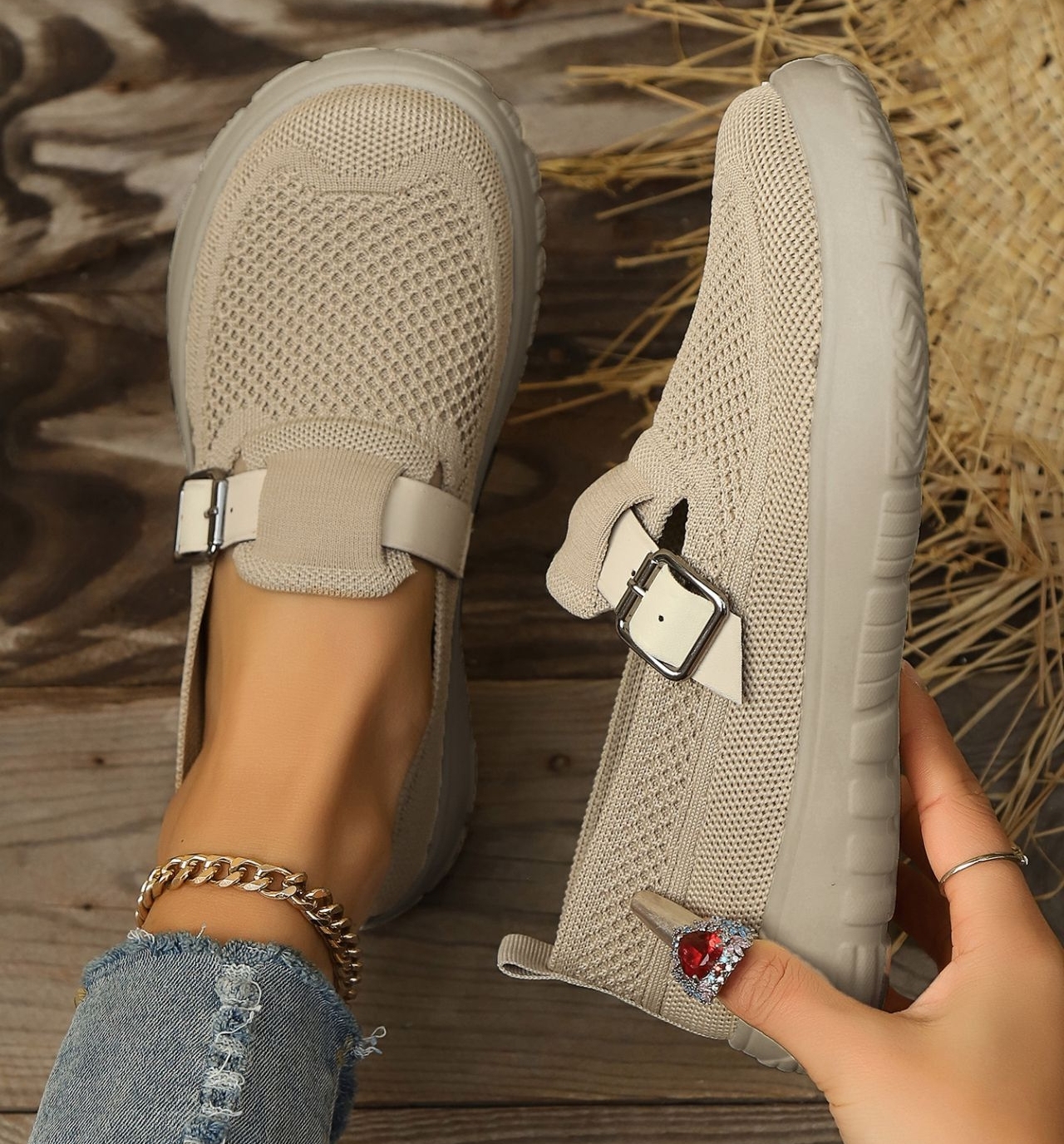🔥Women's casual breathable slip-on soft-soled orthopedic walking shoes