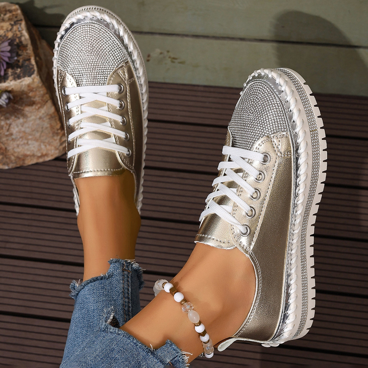 Women's fashionable flat loafers