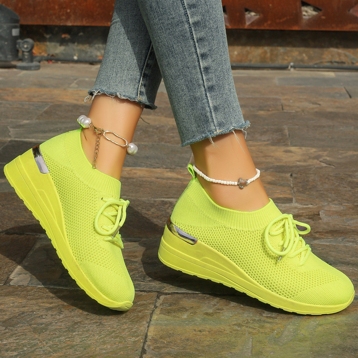 Women's mesh breathable lightweight orthopedic lace-up sneakers