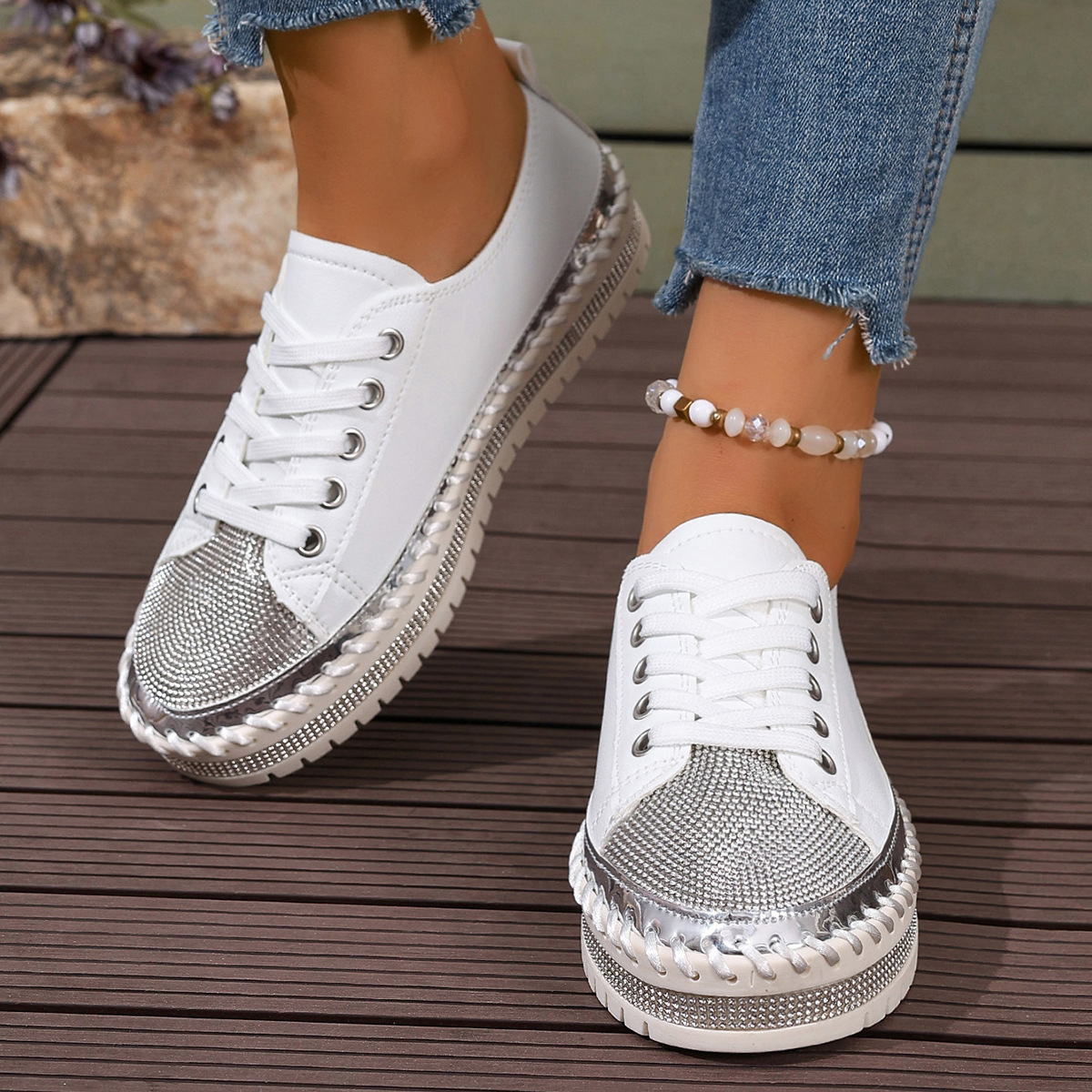 Women's fashionable flat loafers