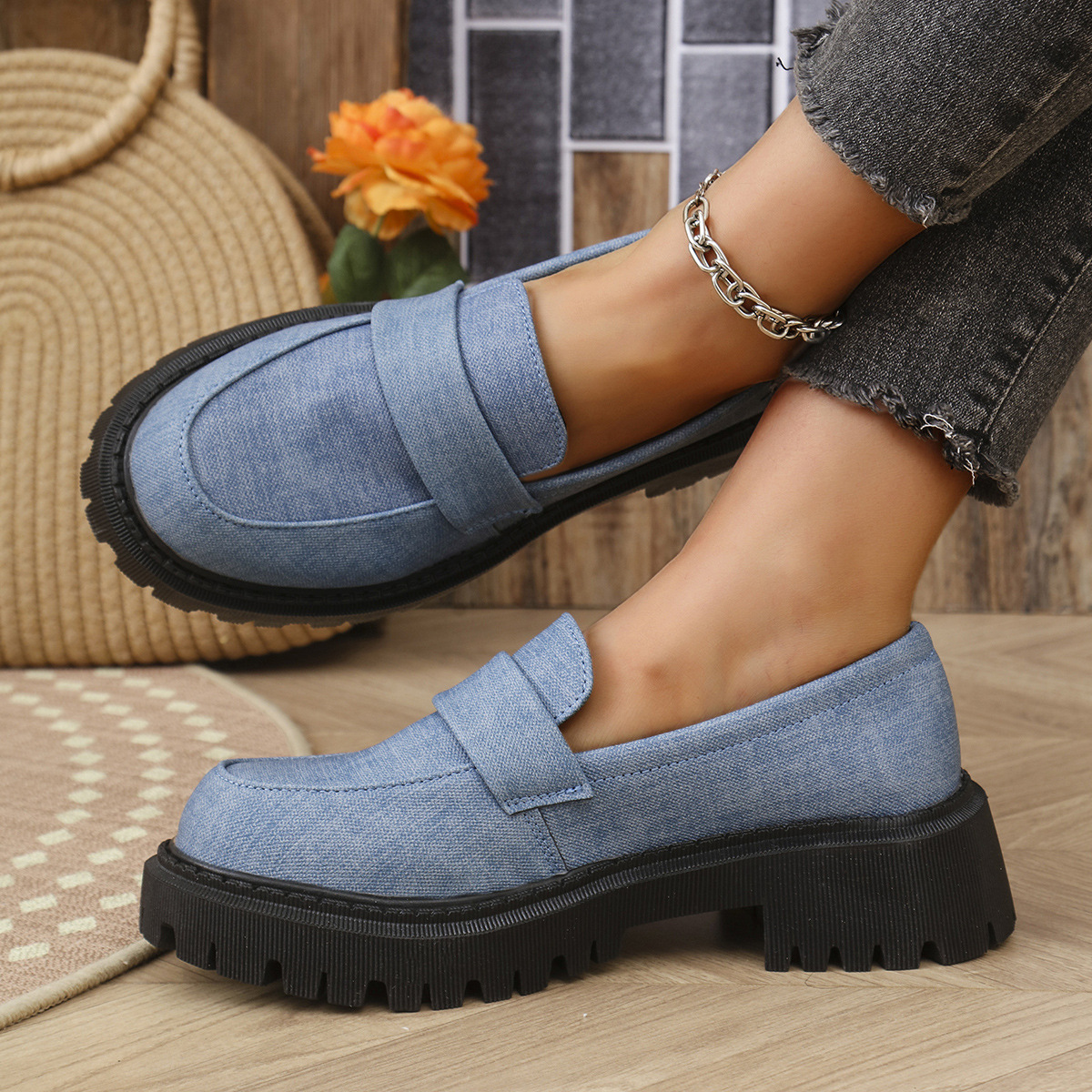 Women's thick-soled comfortable slip-on loafers