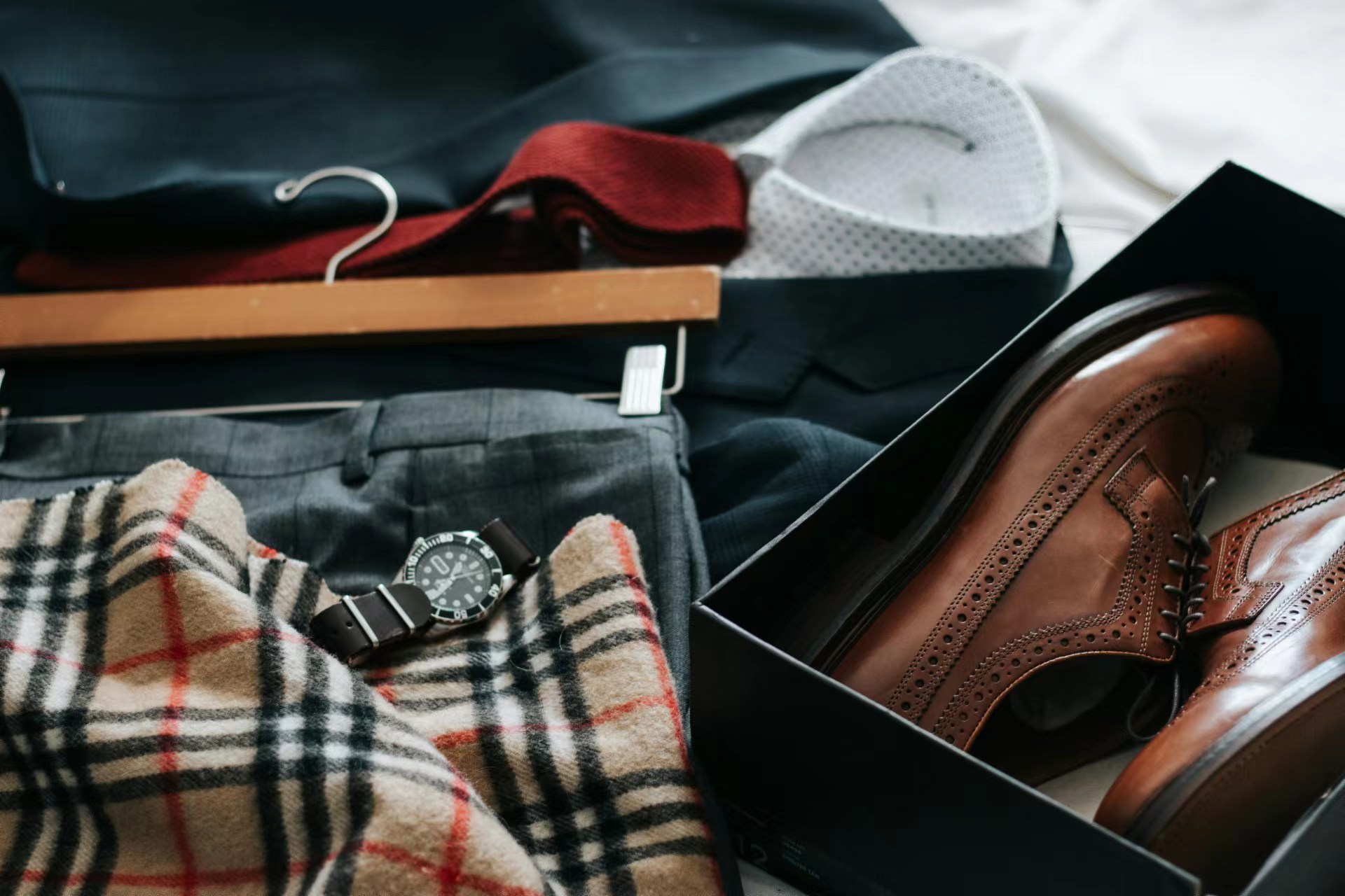 MEN'S CLOTHING