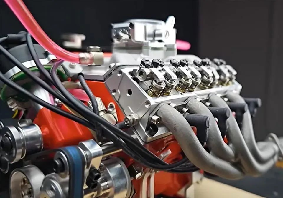 cison v8 engine camshaft.jpg__PID:9e5f9e23-1747-4d2b-96de-015c8fcd1cad