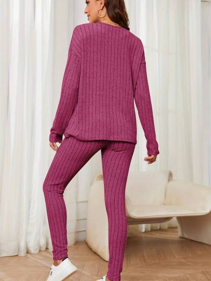 Casual 2-piece set of t-shirt and pants with long sleeves