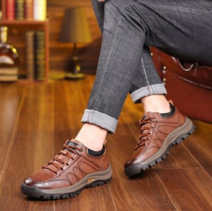 Men's casual leather shoes with hand stitching