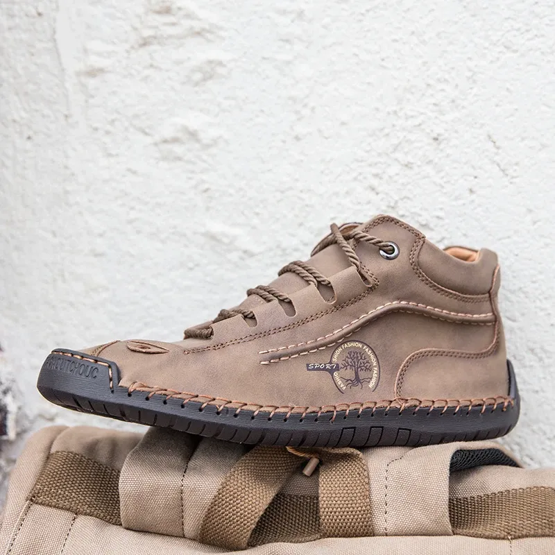 (⏰LAST DAY - 50% OFF🛒)Men's Retro Hand-Stitched Pigskin Boots – Wide Toe, Breathable, Non-Slip, Arch Support, Memory Foam Insole, Lightweight & Comfortable for Walking & Driving-tidenox