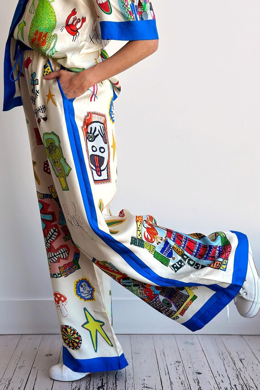 Vibrant Beach Satin Unique Print Colorblock Trim Button Down Oversized Blouse-tidenox