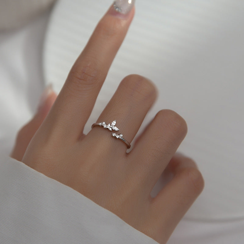 Delicate Silver Ring Adorned with Zirconia-tidenox