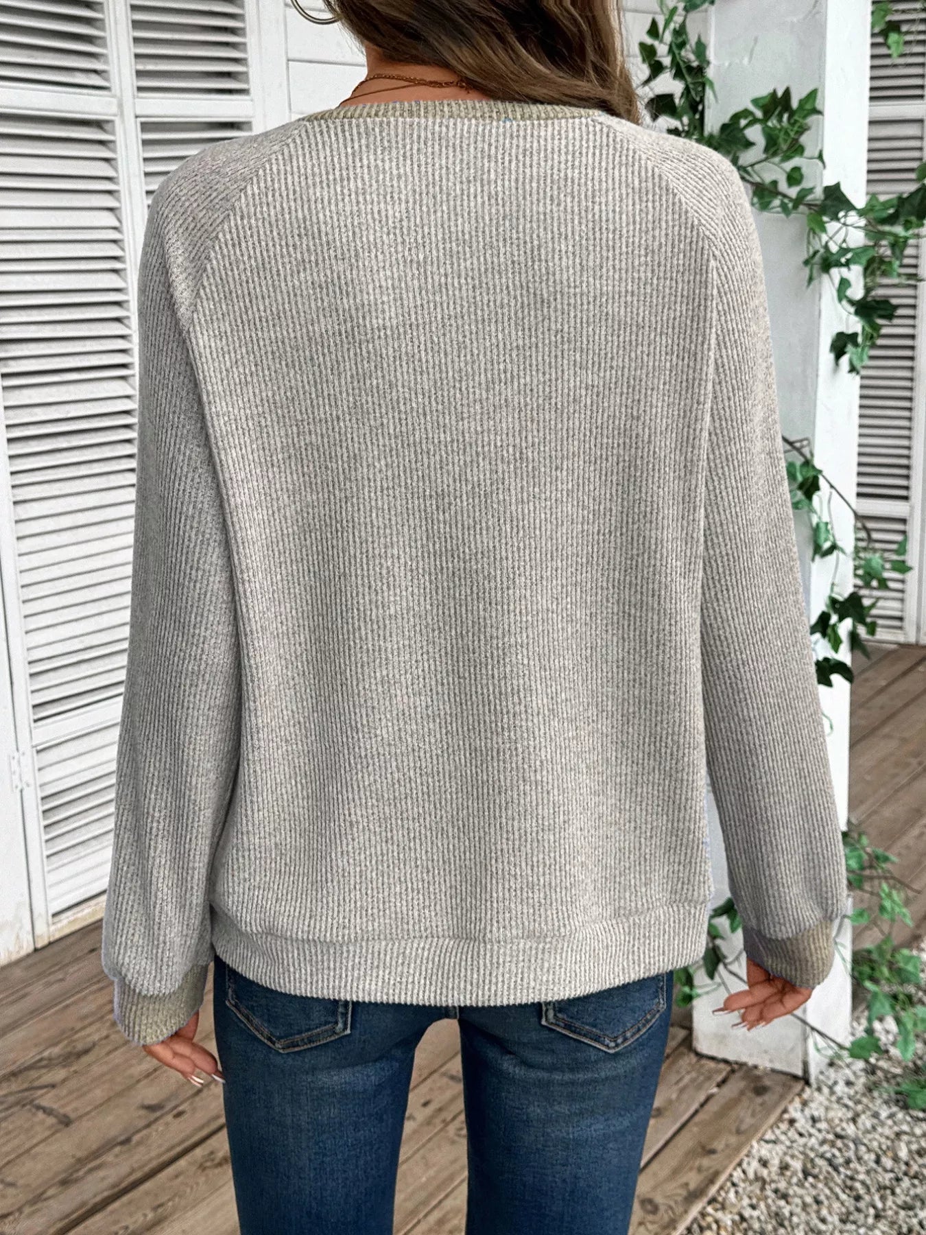 Ribbed Knit Two-Tone Top-tidenox