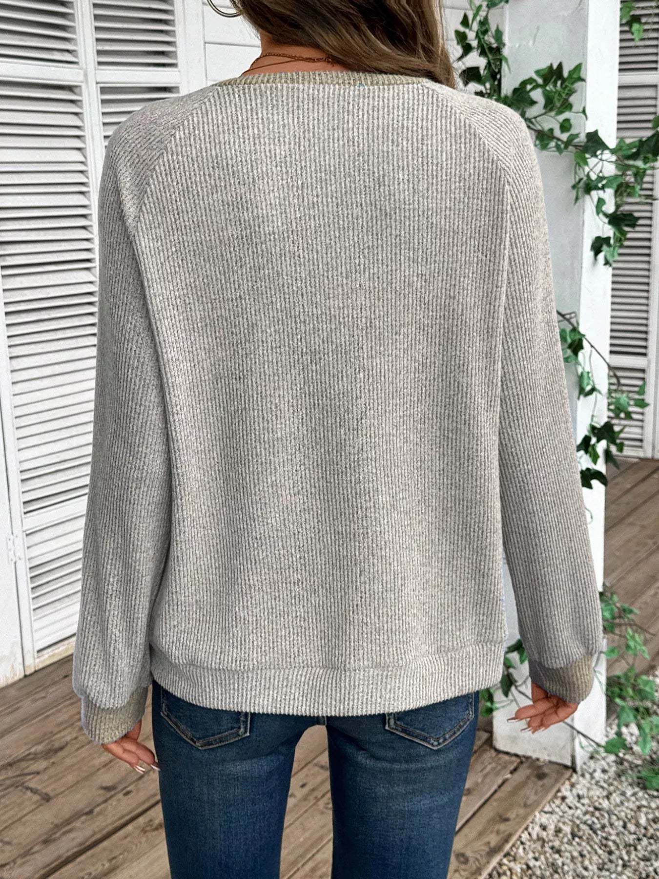 Ribbed Knit Two-Tone Top-tidenox