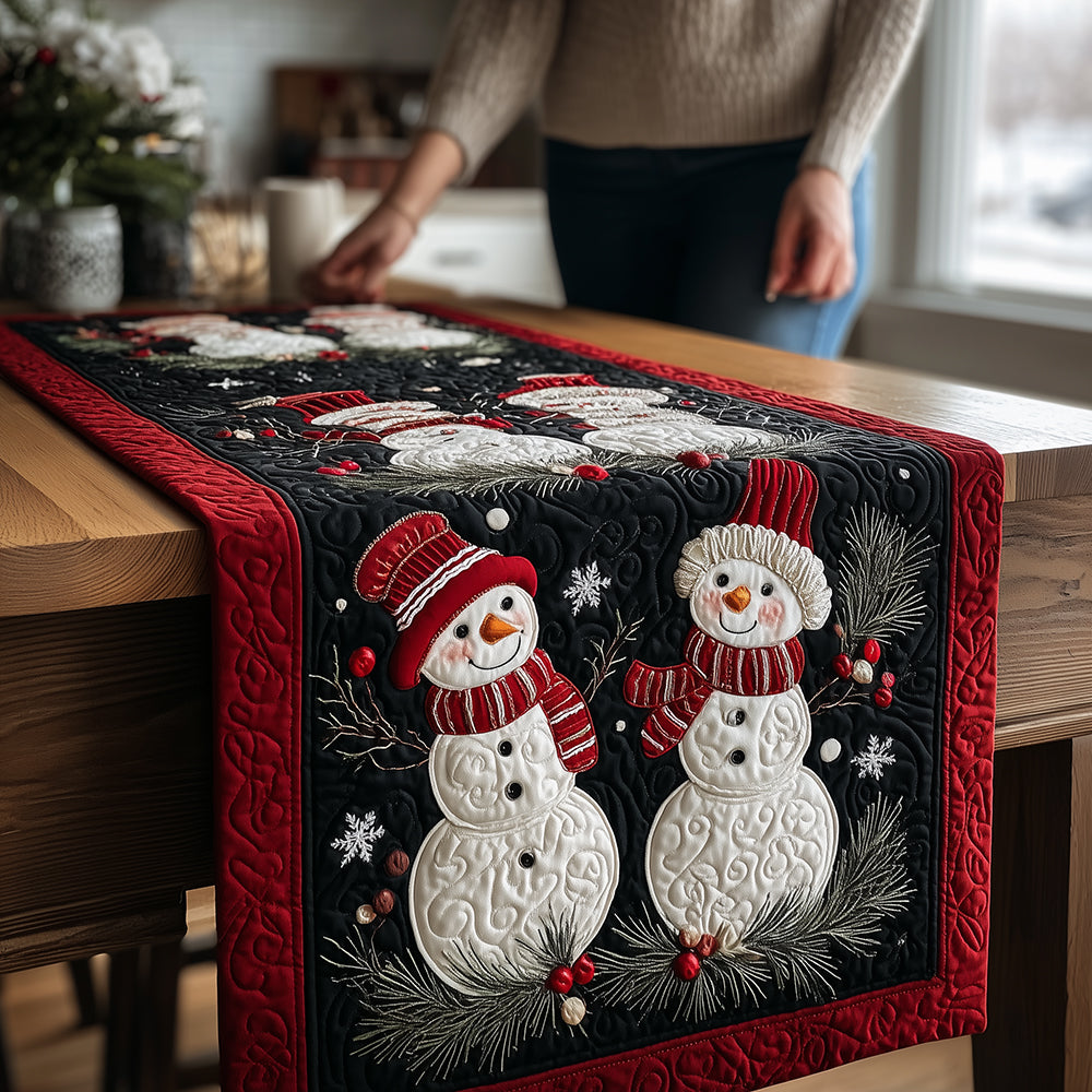 Merry Snow Friends Quilted Table Runner NCU0TH3855-tidenox