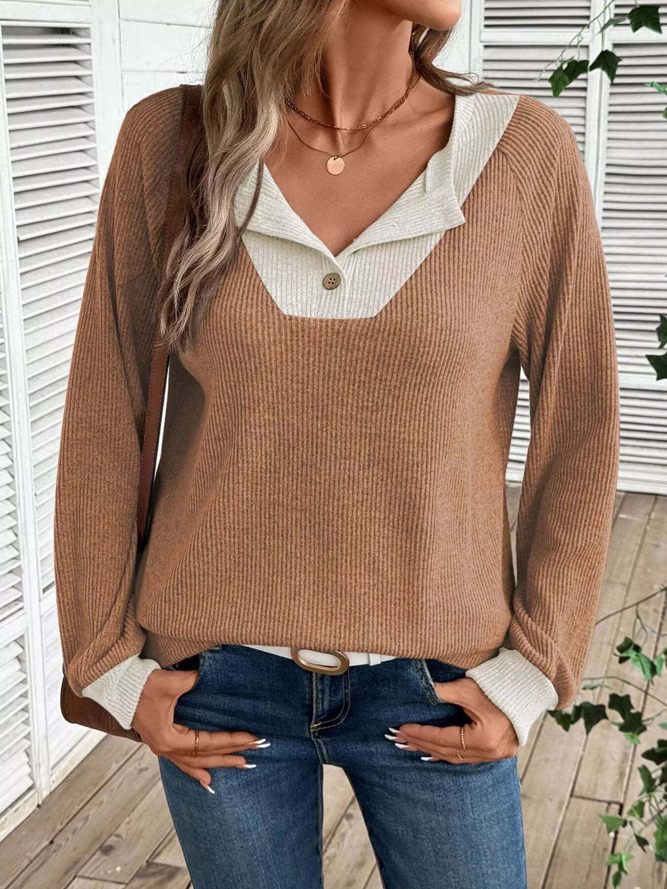 Ribbed Knit Two-Tone Top-tidenox