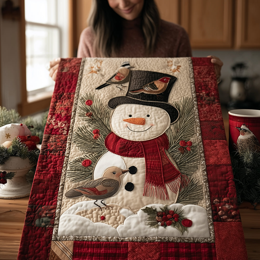 Frosty Woodland Friends Quilted Table Runner NCU0TH3854-tidenox