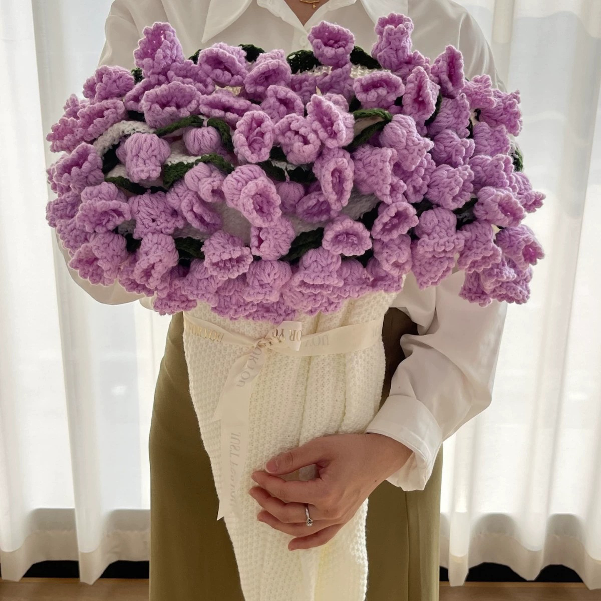 Bouquet Blanket – A Flower Gift That Turns Into a Cozy Throw