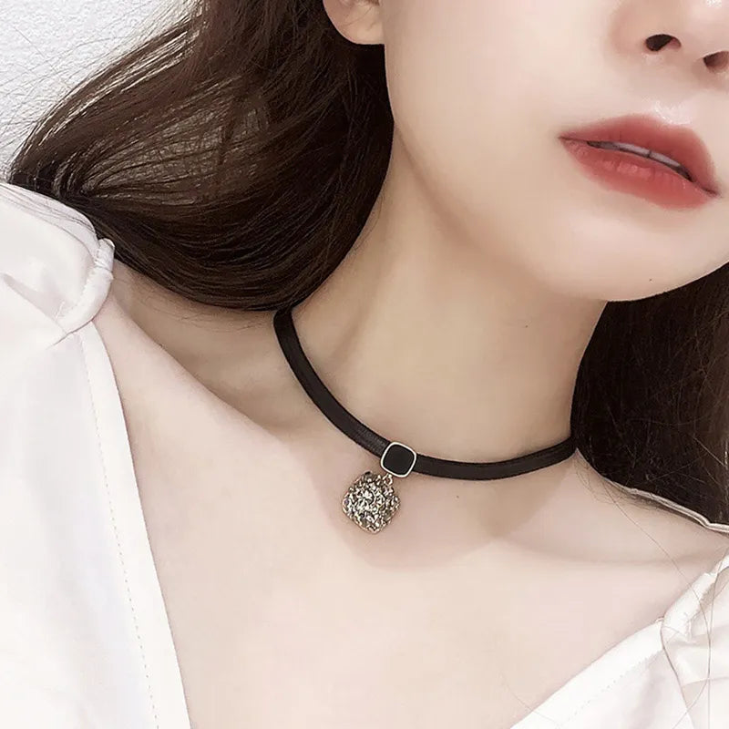 Geometric Crystal Pendant Necklace-tidenox