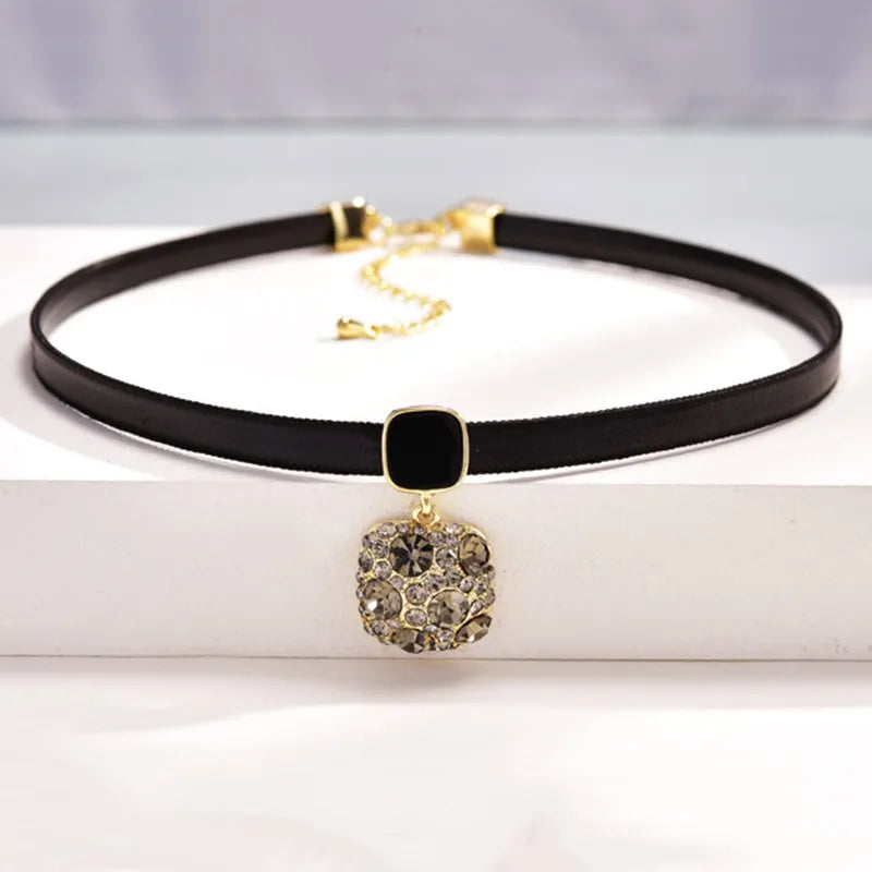 Geometric Crystal Pendant Necklace-tidenox