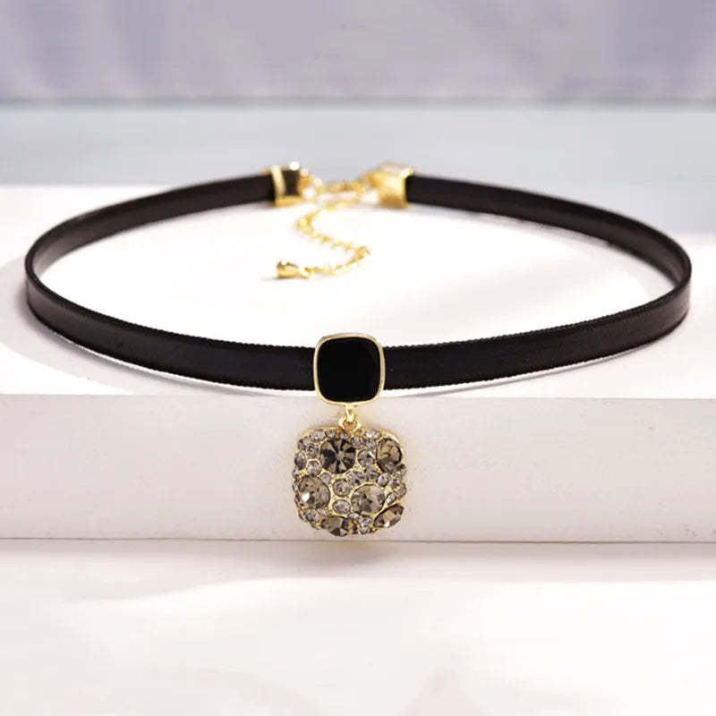 Geometric Crystal Pendant Necklace-tidenox