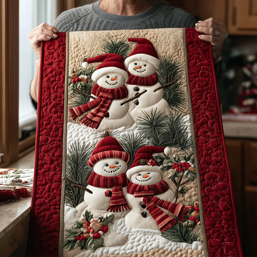 Snowy Couple Moments Quilted Table Runner NCU0TH3861-tidenox
