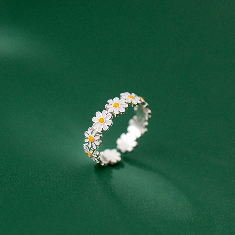 Daisy Ring – Emblem of Fresh Starts and Happiness-tidenox