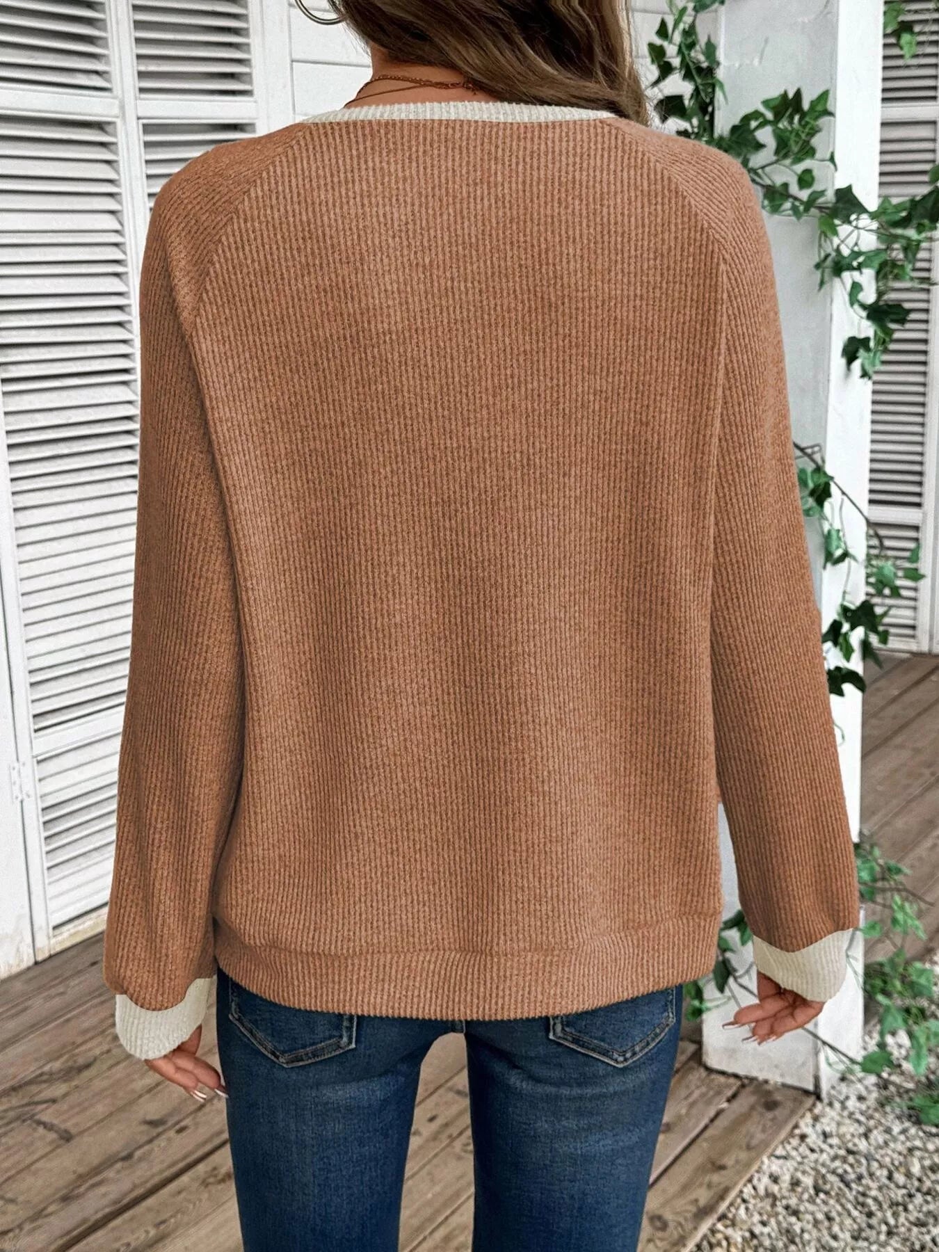 Ribbed Knit Two-Tone Top-tidenox
