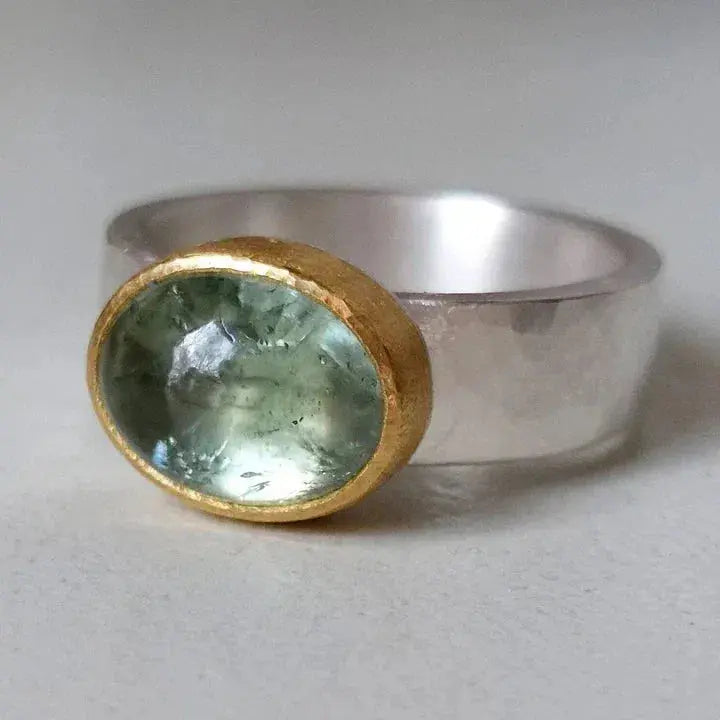 Vintage Green Ring with Round Gemstone-tidenox