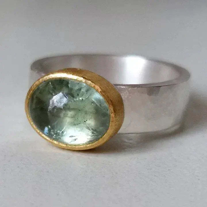Vintage Green Ring with Round Gemstone-tidenox