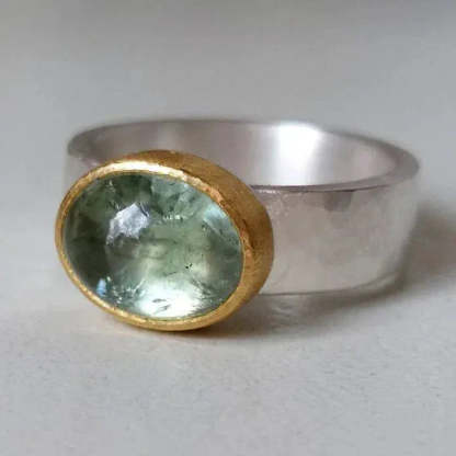 Vintage Green Ring with Round Gemstone-tidenox