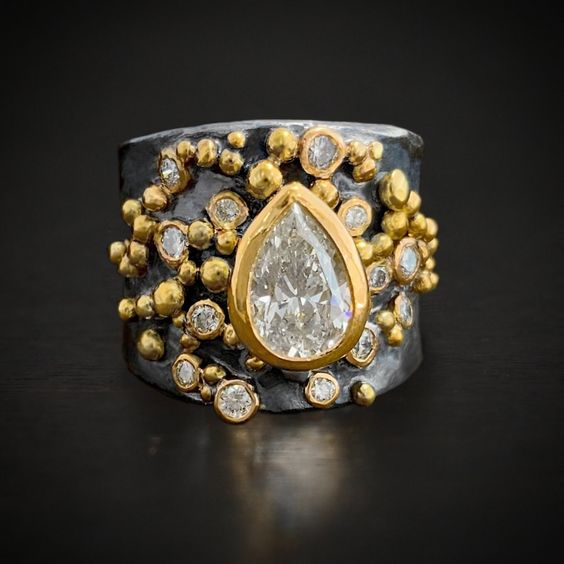 Vintage Dark & White Glass Ring-tidenox