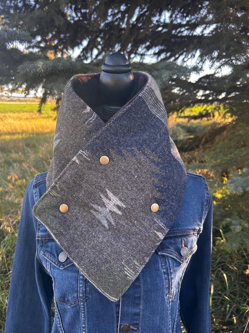 Western neck cowl