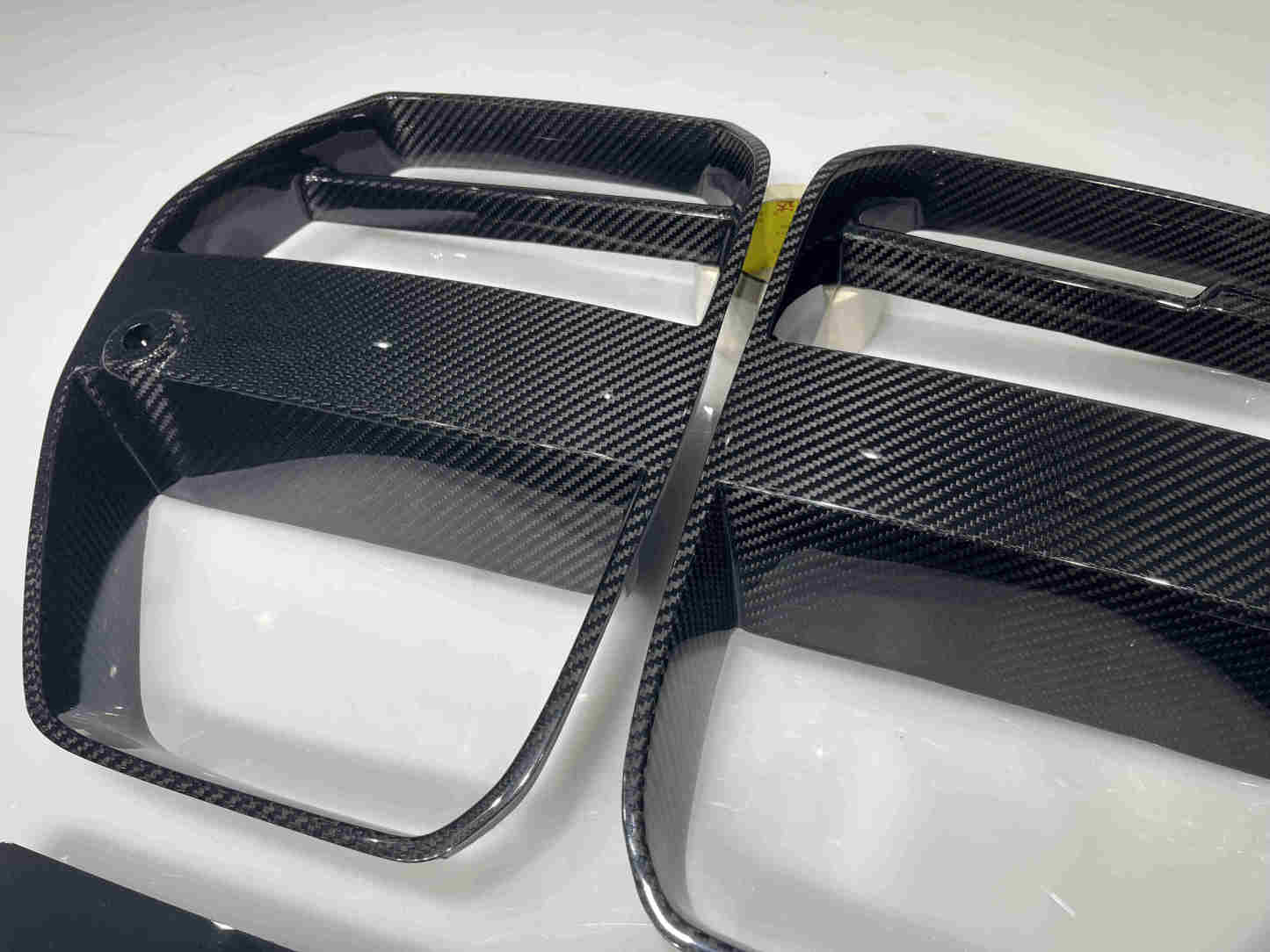 BMW M3 (G80) / M4 (G82) V-Style Dry Carbon Front Grille – 3K Matte Finish