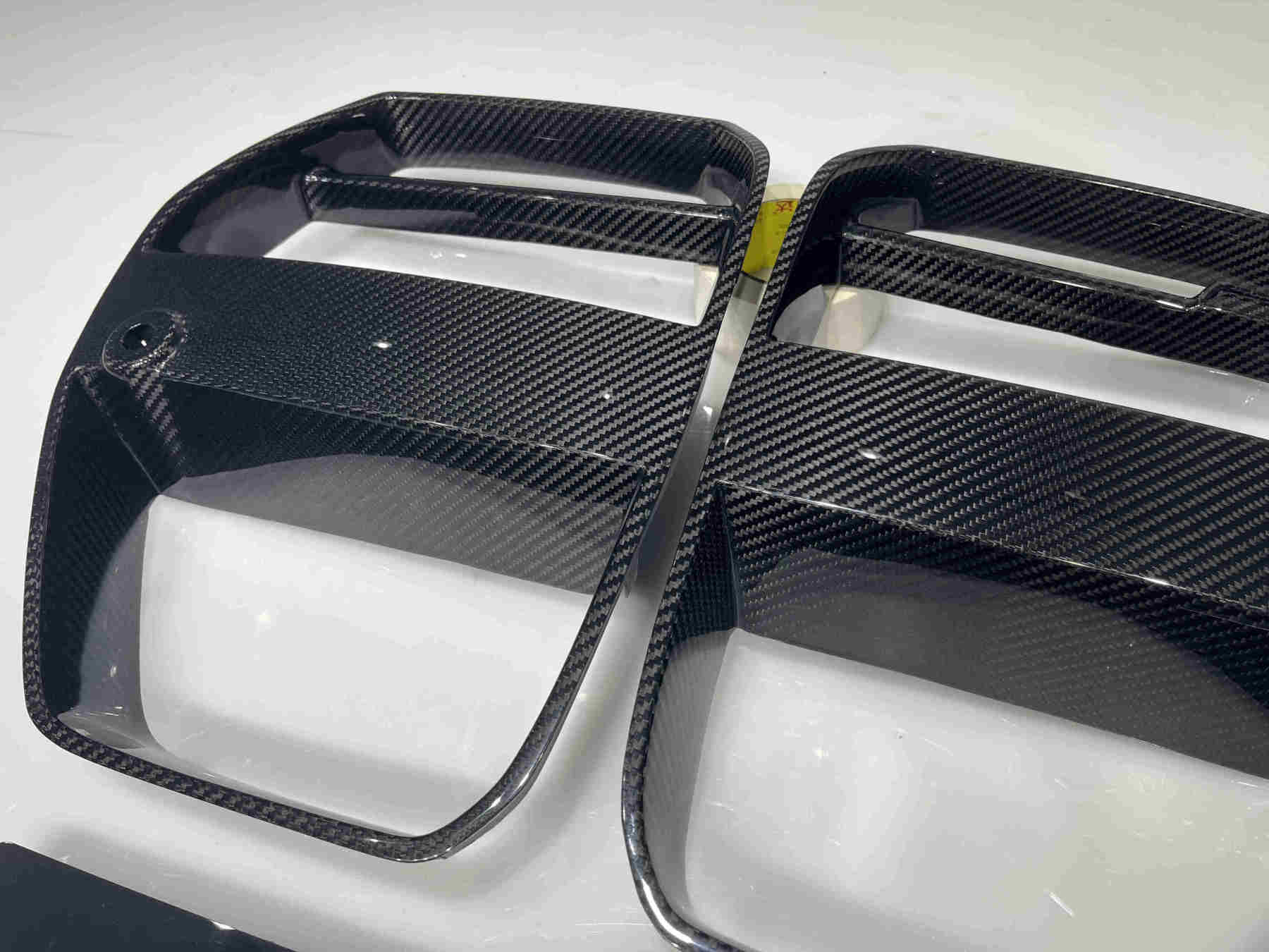 BMW M3 (G80) / M4 (G82) V-Style Dry Carbon Front Grille – 3K Matte Finish