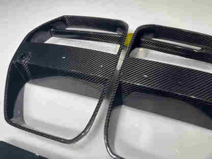 BMW M3 (G80) / M4 (G82) V-Style Dry Carbon Front Grille – 3K Matte Finish