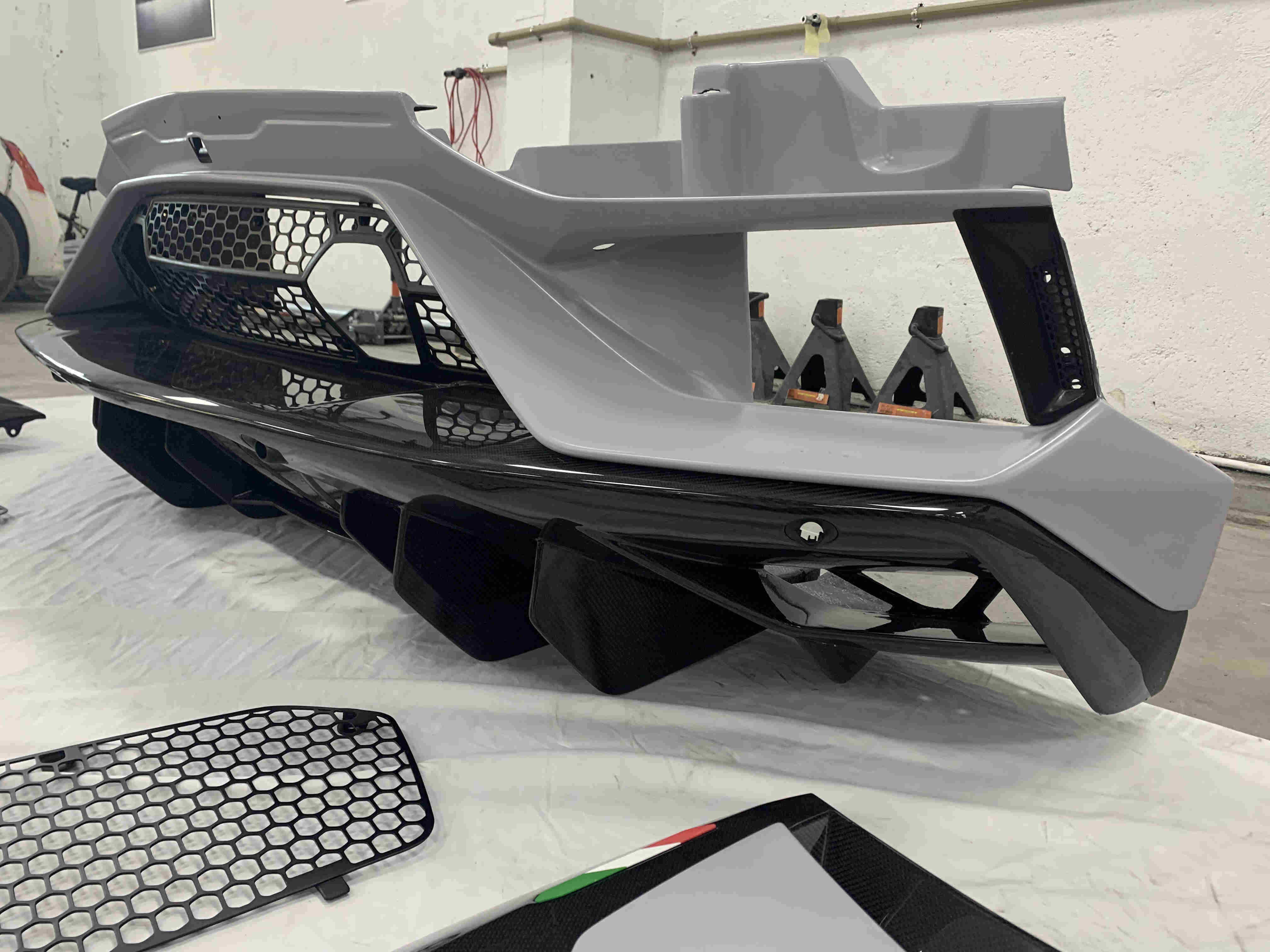 Lamborghini LP700/720/750 to Aventador SVJ Coupe/Roadster Dry Carbon Fiber Body Kit